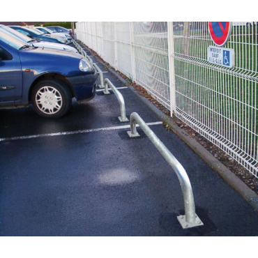 Photo d'ambiance sur parking de l'arceau bas de protection