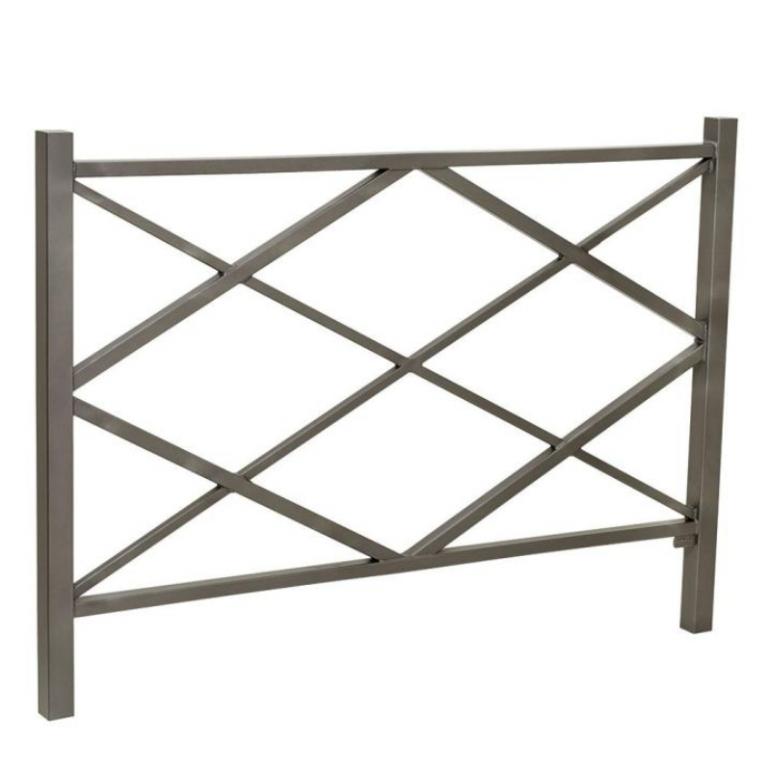 Vue de 3/4 de la barrière de voirie Losange L1500mm coloris gris anthracite