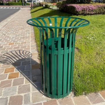 Poubelle Tulipe urbaine verte 6005 vue d'ensemble en extérieure