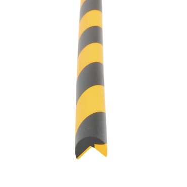 Vue de face de la mousse de protection d'angle jaune et noir