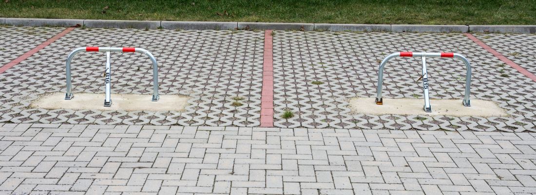 deux arceaux de parking sur deux places de stationnement