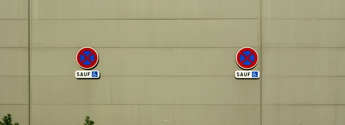 panneaux de stationnement pmr