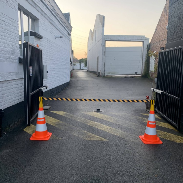 Livraison de cônes de signalisation et enrouleur à sangle à Wasquehal