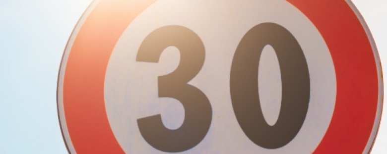 Le panneau routier 30 km/h va fleurir dans tout Paris