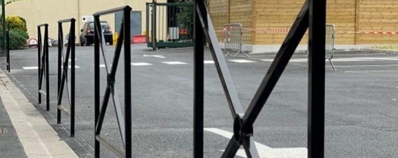 Panostock livre des barrières de ville à Roubaix