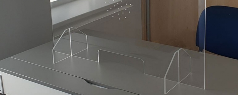 Vitre de protection en plexiglas